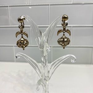 Vintage 1970s Gold Tone Dangle Drop Earrings Dome Filigree Ornate Screwback
